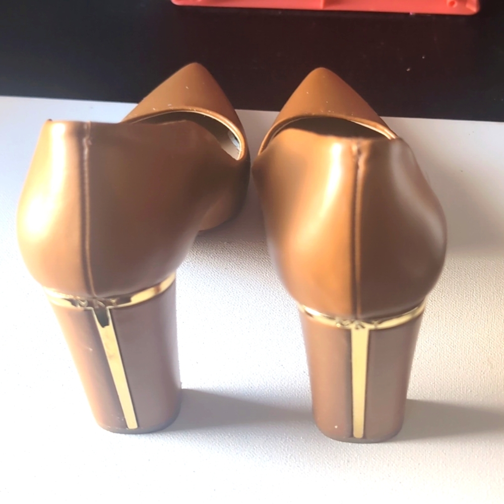 Michael Kors Elegant Tan/Nude Women's Pumps Size 8.5 - Picture 6 of 16